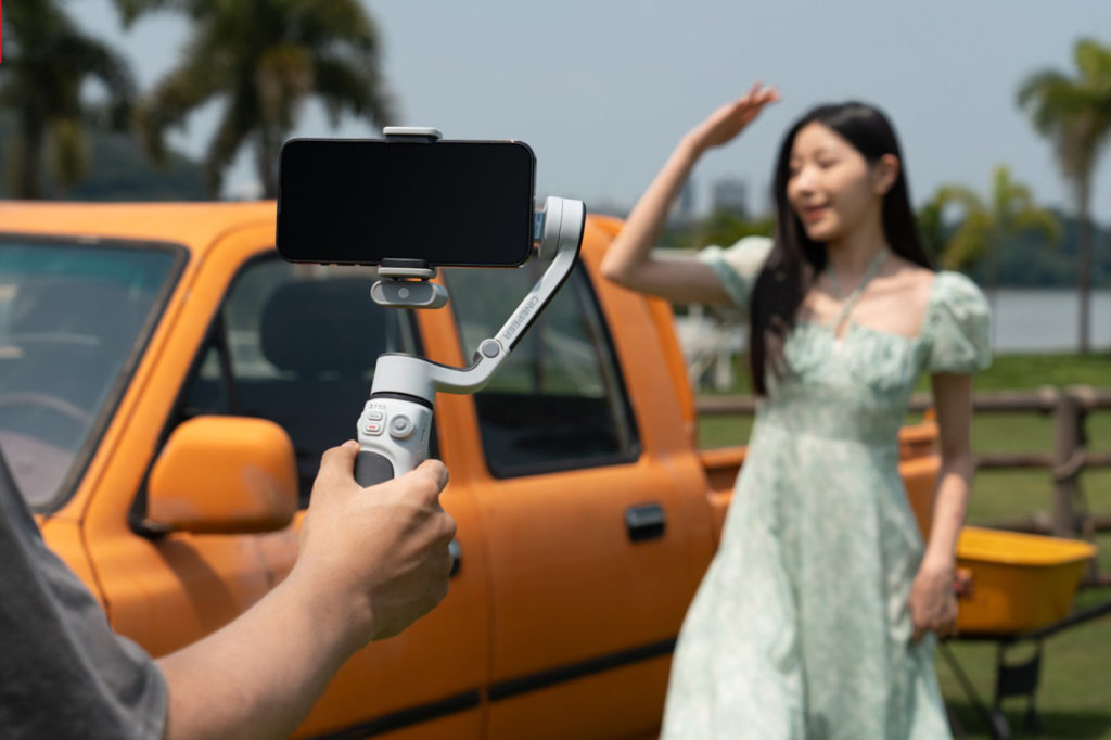 ZHIYUN CQ5: smartphone stabilizer with AI and Voice Control