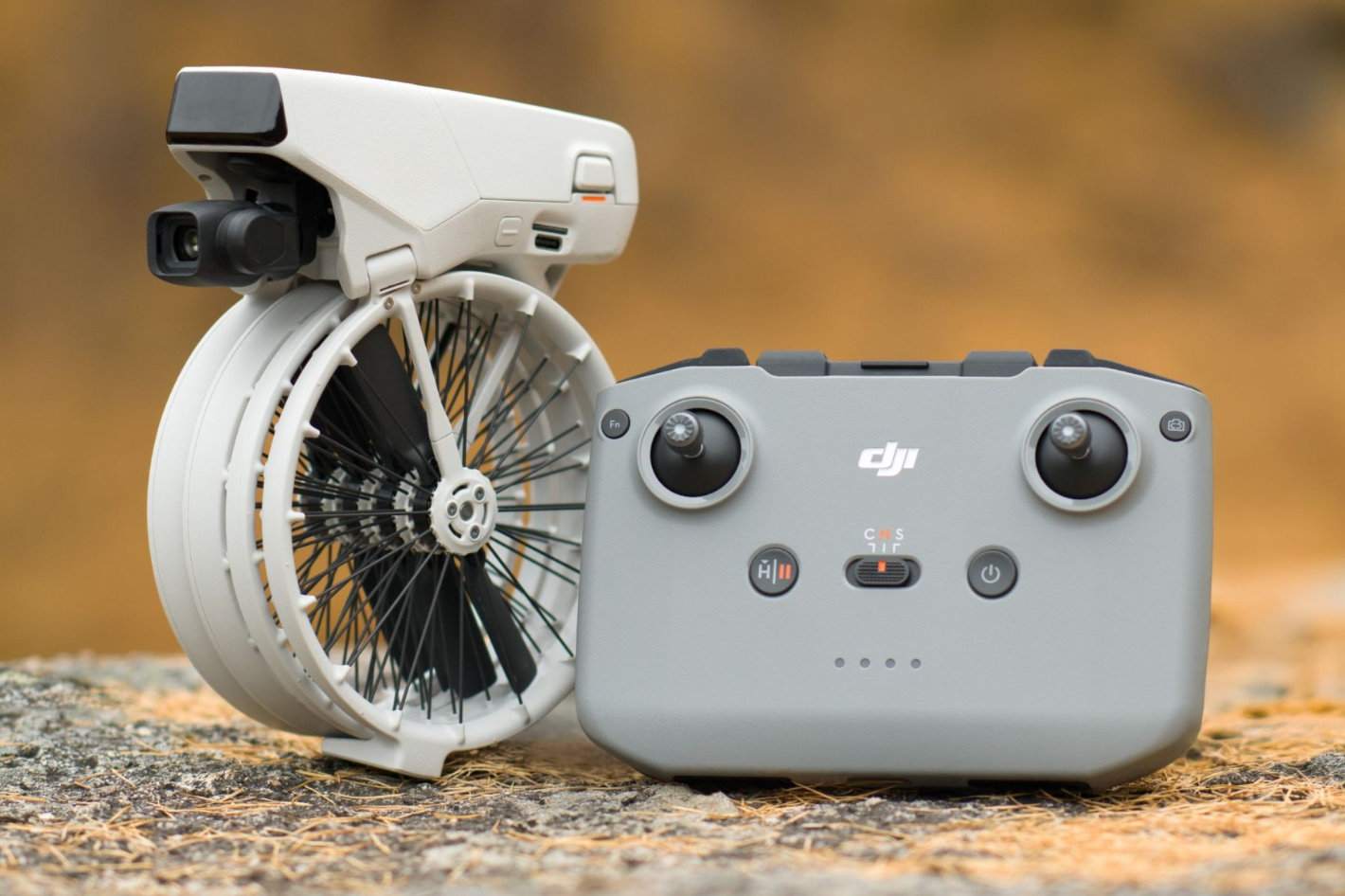 DJI Flip: a drone with foldable full-coverage propeller guards