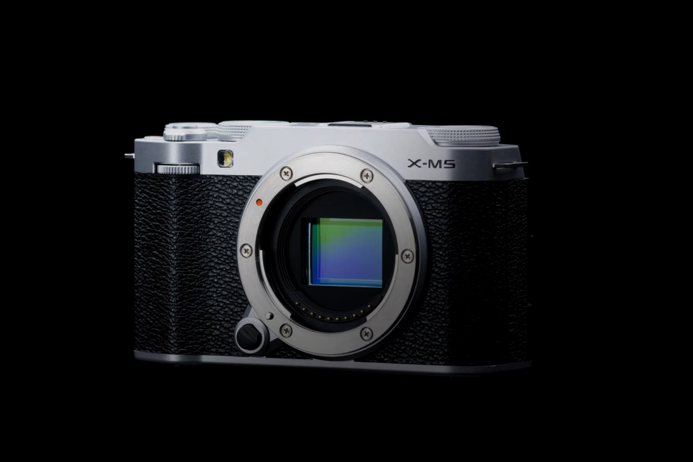 FUJIFILM X-M5: three microphones and 6.2K/30P movie recording