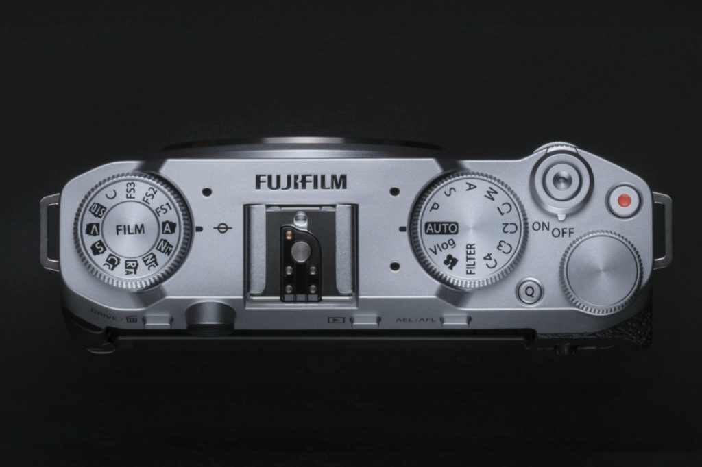 FUJIFILM X-M5: three microphones and 6.2K/30P movie recording