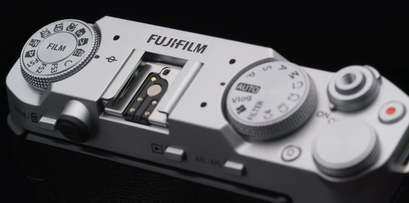 FUJIFILM X-M5: three microphones and 6.2K/30P movie recording