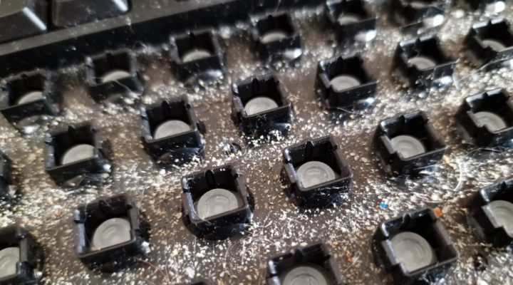 An easy guide to clean your keyboard