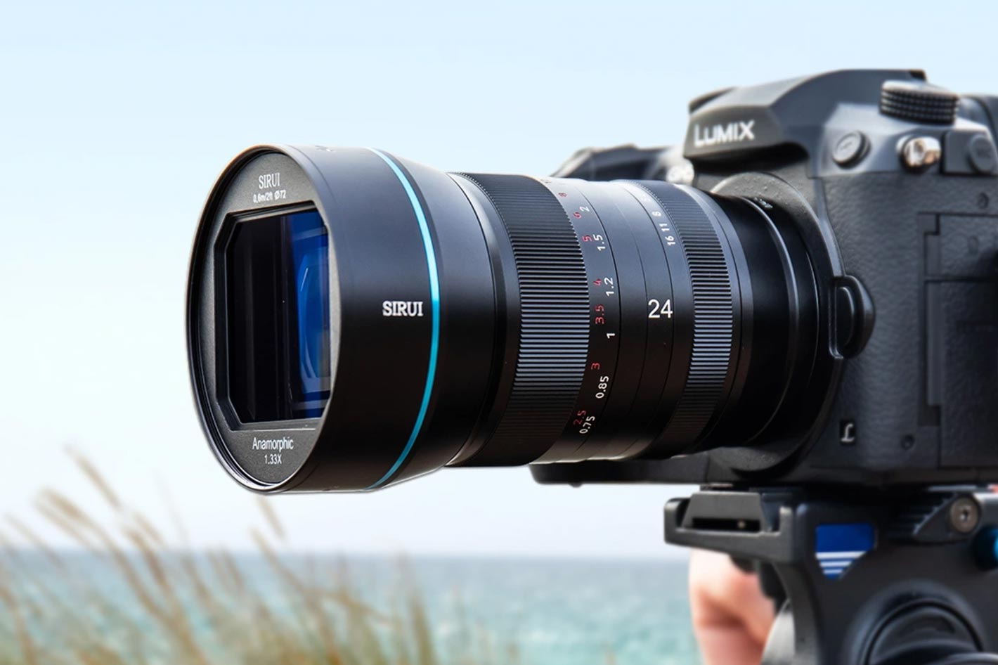 Sirui 24mm f/2.8 1.33x anamorphic lens for 5 different mounts by