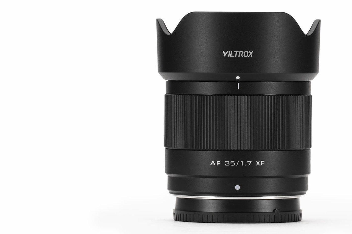 Viltrox AF 35mm F1.7 Air: a palm-sized lens for APS-C